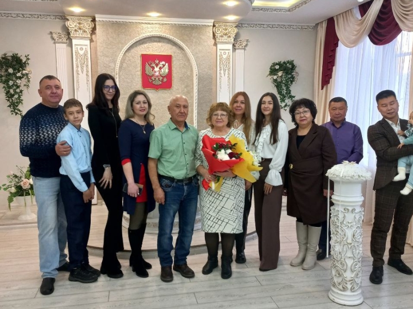 Золото супружества: пара из Читы отметила пятьдесят лет совместной жизни